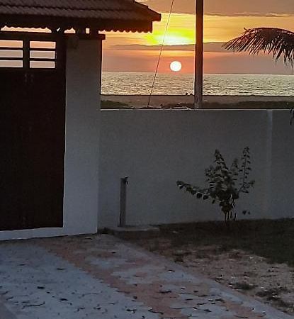 Poovar Sea View Rooms And Boating Family & Couple Only Eksteriør billede