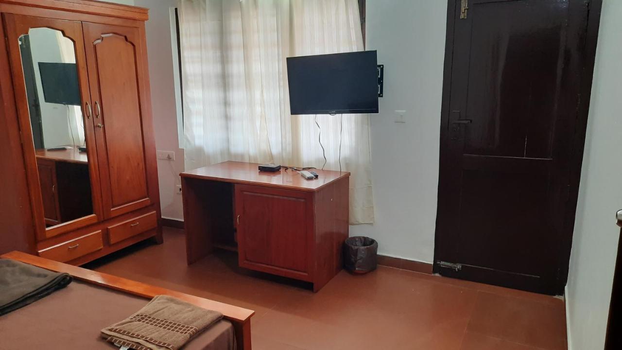 Poovar Sea View Rooms And Boating Family & Couple Only Eksteriør billede