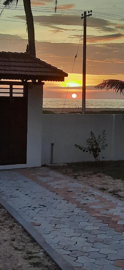 Poovar Sea View Rooms And Boating Family & Couple Only Eksteriør billede