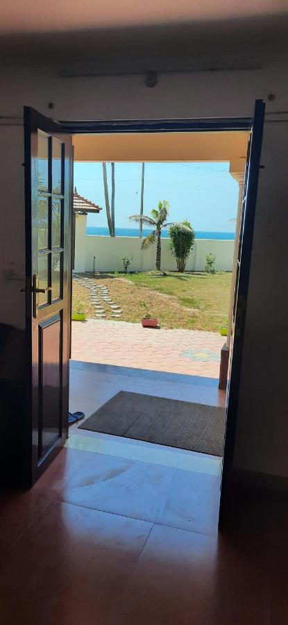 Poovar Sea View Rooms And Boating Family & Couple Only Eksteriør billede