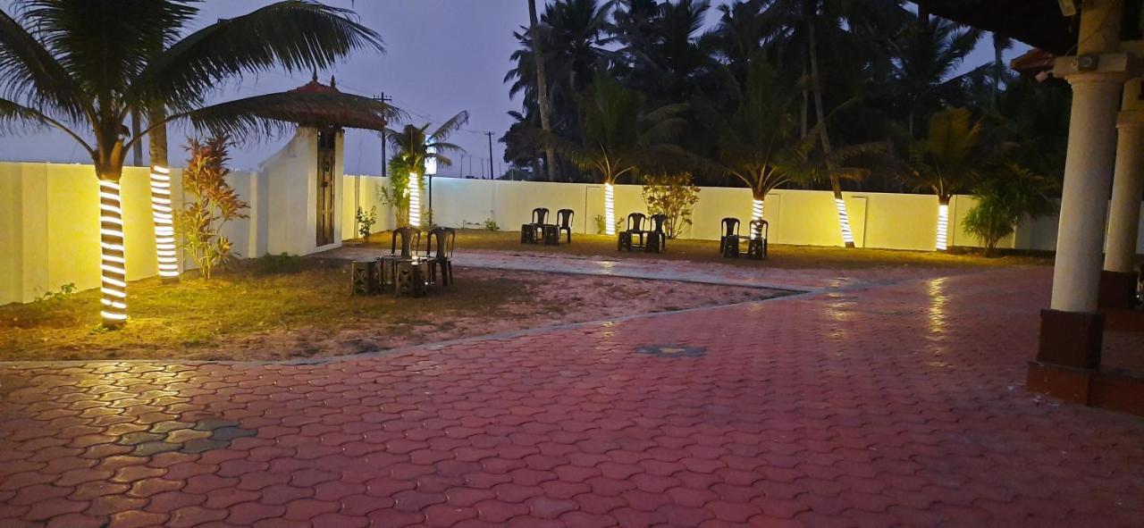 Poovar Sea View Rooms And Boating Family & Couple Only Eksteriør billede