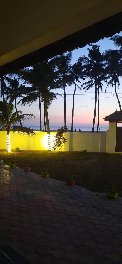 Poovar Sea View Rooms And Boating Family & Couple Only Eksteriør billede