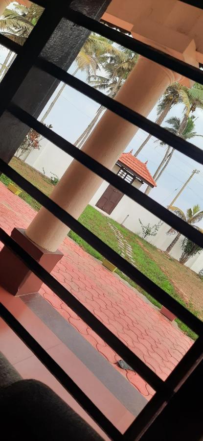 Poovar Sea View Rooms And Boating Family & Couple Only Eksteriør billede
