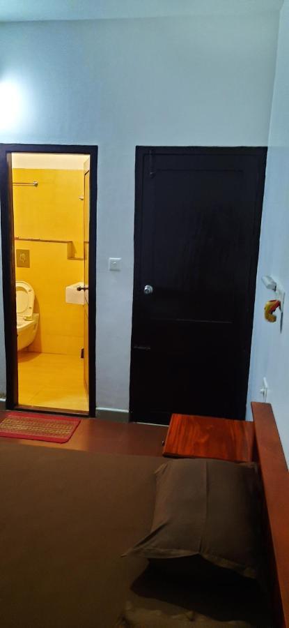 Poovar Sea View Rooms And Boating Family & Couple Only Eksteriør billede