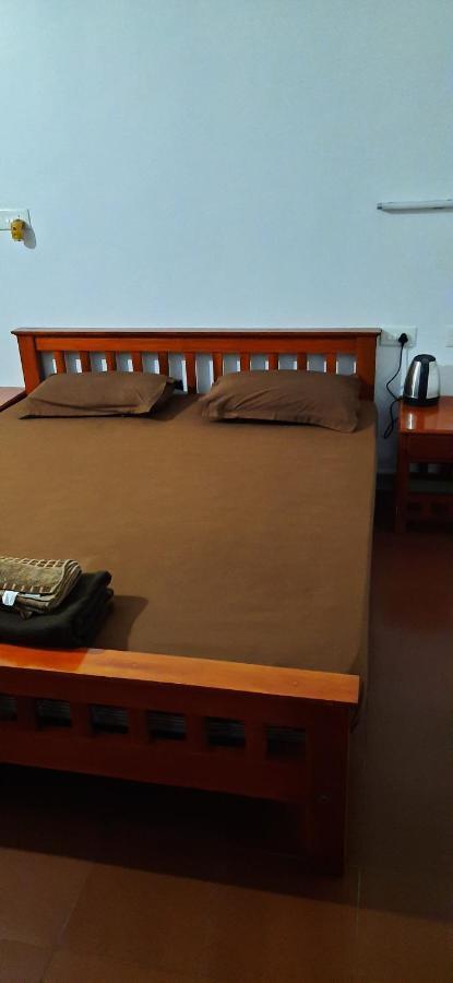 Poovar Sea View Rooms And Boating Family & Couple Only Eksteriør billede