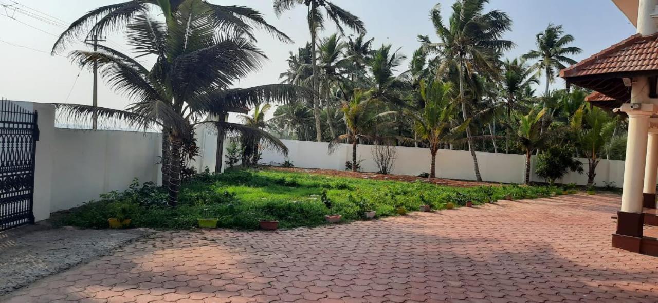 Poovar Sea View Rooms And Boating Family & Couple Only Eksteriør billede